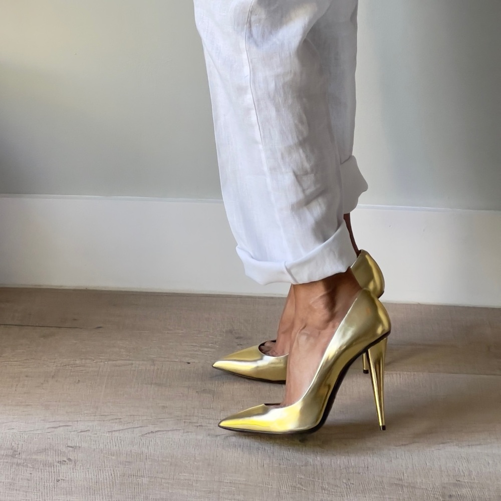 Giuseppe Zanotti Design. Gold Leather pumps